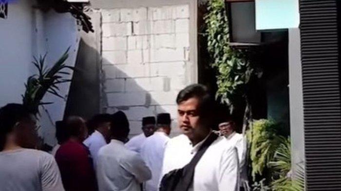 Pengakuan Pria yang Bangun Tembok di Akses Jalan Warga: Rumahnya Diludahi, Istrinya Ditolak Ikut PKK