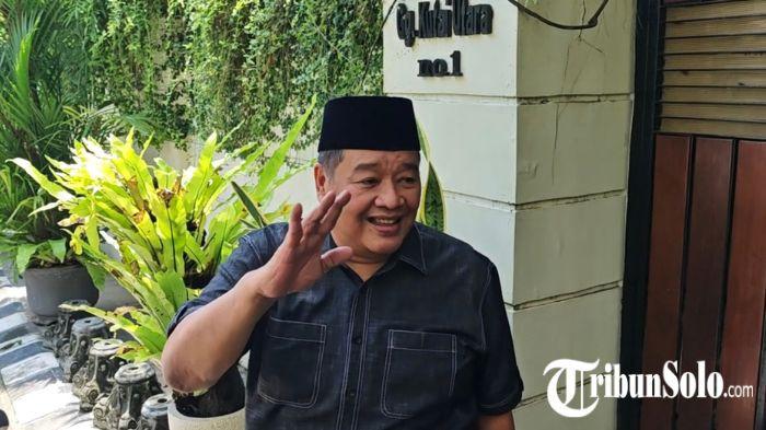 IJAZAH JOKOWI - Juru Bicara Partai Solidaritas Indonesia (PSI) Bestari Barus saat ditemui di kediaman Jokowi, Senin (13/4/2026). Ia meminta Mantan Wakil Presiden Jusuf Kalla (JK) untuk menghormati sikap Jokwoi yang tidak langsung menunjukkan ijazahnya ke publik.