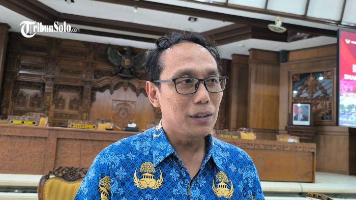 HUKUM DIGITAL - Kabag Perundang-undangan dan Persidangan Sekretariat DPRD Kabupaten Klaten Aris Munandar, di Gedung Paripurna DPRD Klaten pada Senin (17/11/2025). Sekretariat DPRD Kabupaten Klaten meluncurkan Smart Jaringan Dokumentasi dan Informasi Hukum (Smart JDIH) DPRD Klaten sebagai upaya mempermudah layanan hukum yang terbuka bagi masyarakat.