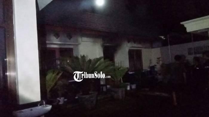 Kantor desa kebakaran 34535