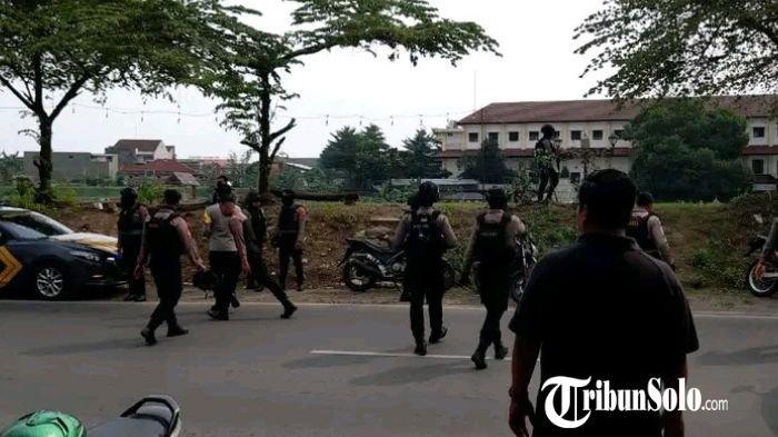 Ormas Geruduk Perusahaan Lesing di Minapadi Solo, Diduga Ada Urusan Kredit Kendaraan