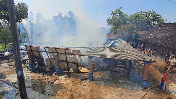 3 Rumah Warga Miri Sragen Jateng Ludes Terbakar, Mahasiswa Lagi KKN Sempat Bantu Evakuasi Barang