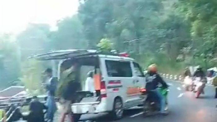 ABG Pamer Skill Keplek Miring di Tawangmangu Jadi Petaka, Pasutri Tertabrak Dilarikan ke Rumah Sakit