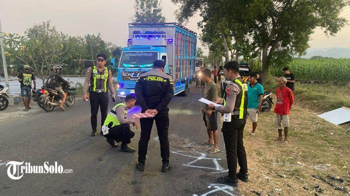 OLAH TKP - Kecelakaan maut terjadi di Jalan Raya Wuryantoro-Eromoko, tepatnya di Dusun Sumberejo Kulon, Desa Sumberejo, Kecamatan Wuryantoro, Kabupaten Wonogiri, Kamis (11/6/2026) sore. Tabrakan frontal antara sepeda motor Yamaha Vixion dan Yamaha Aerox tersebut mengakibatkan tiga orang meninggal dunia.