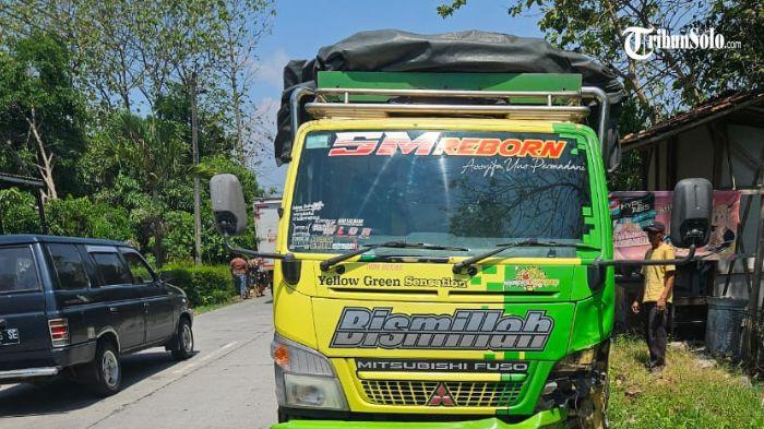 Kecelakaan tersebut melibatkan pengendara motor yang masih berstatus pelajar SMP.