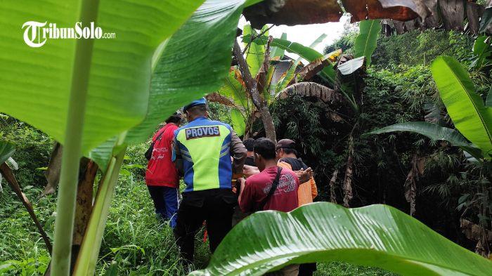 TEWAS - Kecelakaan truk muatan pasir terjadi di wilayah Kecamatan Sidoharjo, Wonogiri, pada Selasa (28/4/2026) dini hari sekitar pukul 02.05 WIB. Insiden tragis ini menyebabkan seorang kernet truk meninggal dunia di lokasi