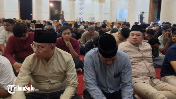 SALAT ID - Kegiatan salat di Masjid Agung Madaniyah Karanganyar. Salat Idul Fitri 2026 di Karanganyar oleh Pemerintah Kabupaten (Pemkab) Karanganyar di Masjid Agung Madaniyah Karanganyar akan digelar pada Sabtu (21/3/2026).