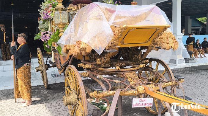 Kencana dipersiapkan untuk kirab