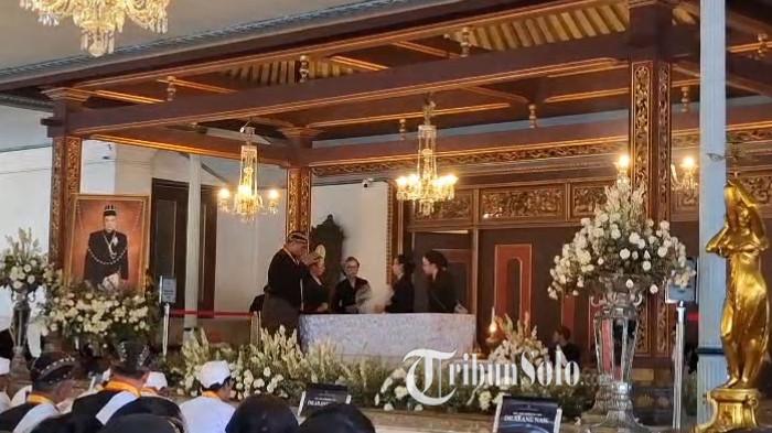 Pemakaman Raja Solo PB XIII: Tak Ada Prosesi Khusus di Loji Gandrung