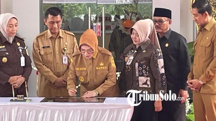 Ketua DPRD Kabupaten Sukoharjo turut menghadiri sekaligus mengikuti peresmian Gedung Grha Pustaka yang berlokasi di Kelurahan Mandan, Kecamatan Sukoharjo, Selasa (31/3/2026).