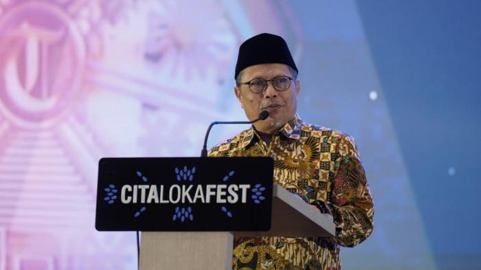 Ketua Dewan Pembina Yayasan Al Abidin Surakarta menyampaikan pidato