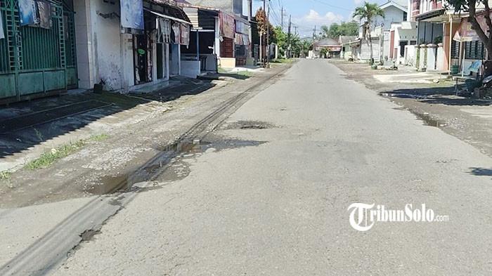 Kondisi jalan di Dusun Songgorunggi, Desa Dagen, Kecamatan Jaten, Kabupaten Karanganyar