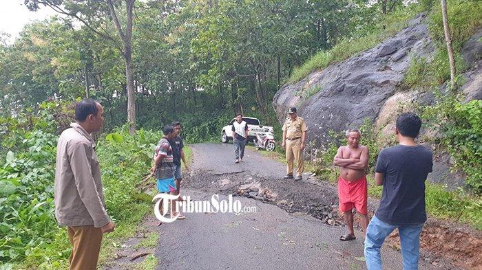 Jalan di Desa Ngambarsari Wonogiri Amblas Sepanjang 55 Meter, Kendaraan Harus Memutar 15 Kilometer