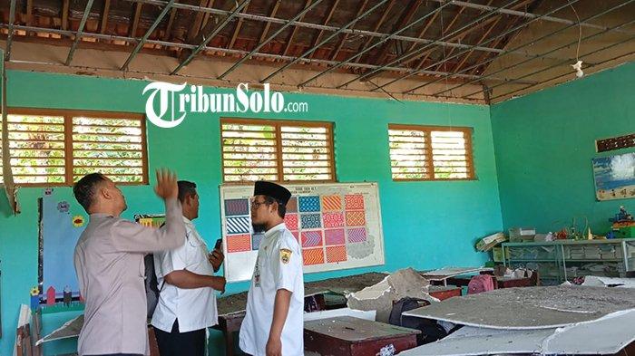 Plafon Atap Kelas SD Negeri di Sragen Ambrol, Kegiatan Belajar Mengajar Tetap Dilanjutkan