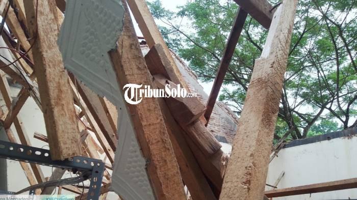 Kondisi satu atap dan bangunan SD Negeri 01 Girilayu