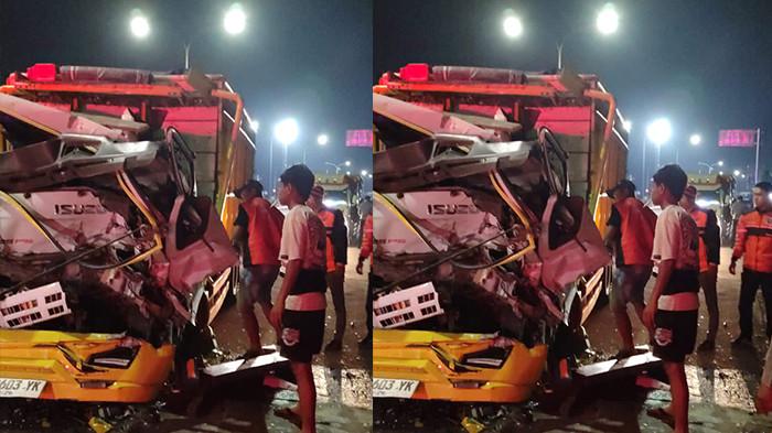BREAKING NEWS : Truk Isuzu Elf Sundul Truk Tronton di Jalan Solo-Sragen Karanganyar, 1 Orang Tewas