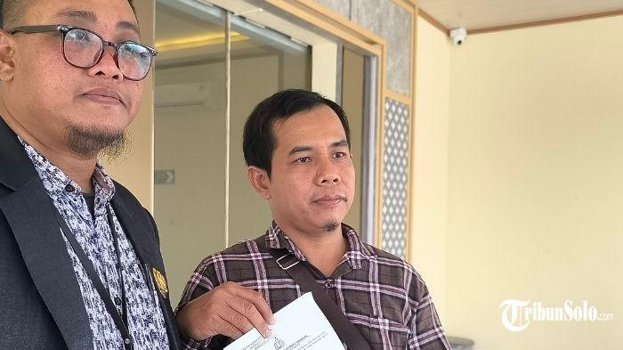 KASUS PEMERKOSAAN ANAK - Kuasa hukum korban pemerkosaan anak di bawah umur di Manisrenggo Klaten, saat ditemui di Mapolres Klaten, Selasa (3/2/2026). Korban, D, berusia 12 tahun dan masih duduk di bangku SD, diduga menjadi korban dua tetangga rumah sejak kelas 5 SD.