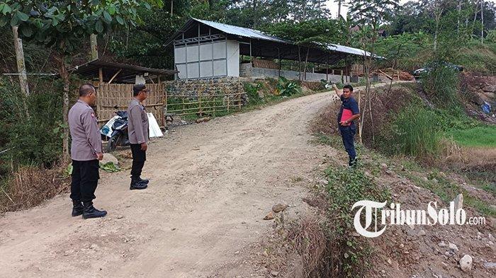 Nahas Supat, Sedang Menyeberang Ditabrak Truk di Jalan Masuk Tambang Sragen, Terseret 4 Meter