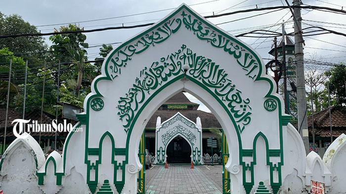 MASJID AL WUSTHO - Masjid Al Wustho Mangkunegaran di Jl. Kartini No.3, Ketelan, Kecamatan Banjarsari, Kota Solo, Jawa Tengah, Rabu (24/2/2026). Berikut jadwal imsakiyah dan waktu berbuka puasa pada Rabu (4/3/2026) di Kota Solo.