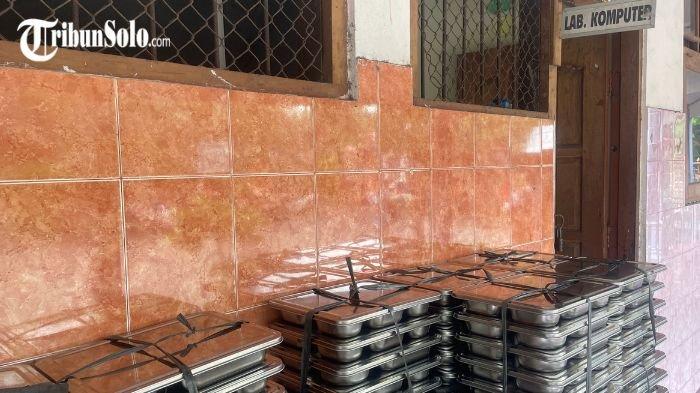 DUGAAN KERACUNAN - Ilustrasi menu makanan untuk siswa. Seratusan siswa SD dan SMP di Kecamatan Gemolong, Kabupaten Sragen diduga mengalami keracunan. Mereka mengeluhkan mual, pusing, hingga diare, usai menyantap Makan Bergizi Gratis (MBG), Senin (11/8/2025).