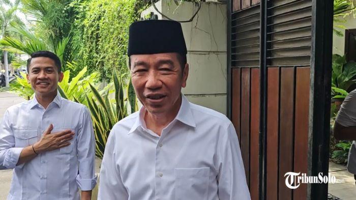 PERTEMUAN DENGAN FADIA - Mantan Presiden Jokowi saat ditemui di kediamannya, Jumat (6/3/2026). Bupati Pekalongan Fadia Arafiq diketahui sempat bertemu dengan mantan Presiden Jokowi di kediamannya di Sumber, Banjarsari, Solo, sebelum akhirnya terjaring operasi tangkap tangan (OTT) oleh Komisi Pemberantasan Korupsi (KPK).