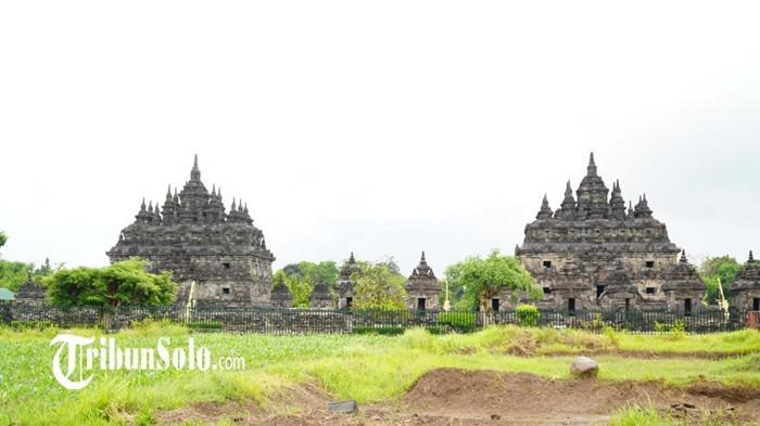 PERESMIAN DI KLATEN - Menbud RI Fadli Zon saat berkeliling meninjau Candi Plaosan di Desa Bugisan, Kecamatan Prambanan, Kabupaten Klaten, Jawa Tengah, Kamis (23/10/2025).
