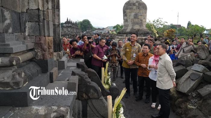 PERESMIAN DI KLATEN - Menbud RI Fadli Zon saat berkeliling meninjau Candi Plaosan di Desa Bugisan, Kecamatan Prambanan, Kabupaten Klaten, Jawa Tengah, Kamis (23/10/2025).