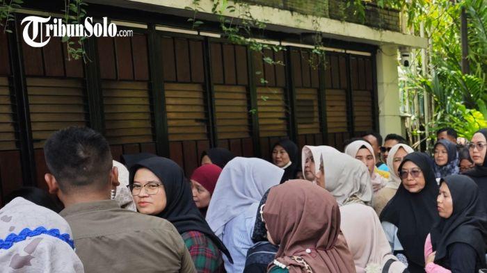 Menjelang beredarnya kabar massa geruduk rumah Mantan Presiden Jokowi