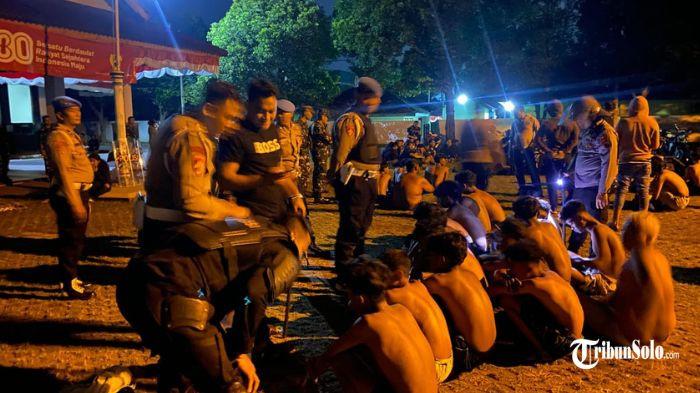 Mereka diamankan karena diduga hendak melakukan aksi anarkis lanjutan.