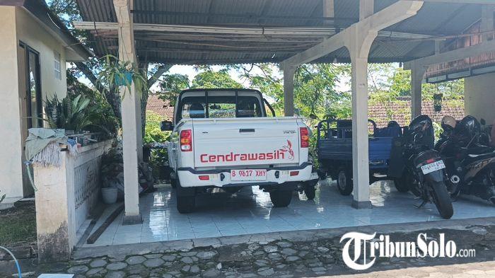 Mobil KDMP terparkir di parkiran kantor desa Penggung