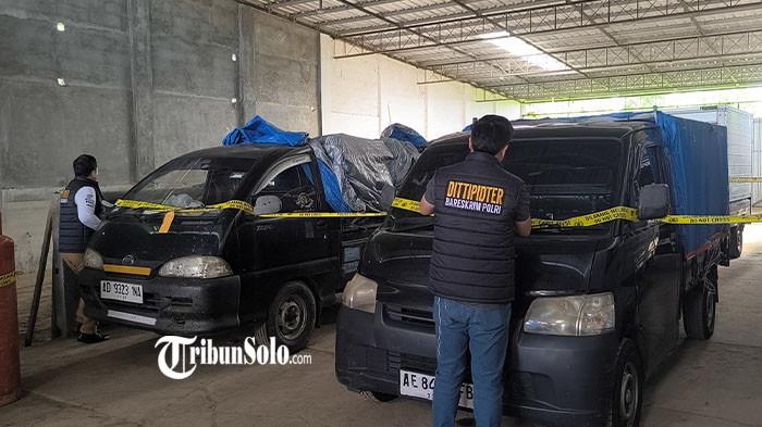 BARANG BUKTI - Mobil pick up yang menjadi salah satu barang bukti kasus pengoplosan LPG subsidi di Klaten, Sabtu (2/5/2026). Dua orang ditetapkan sebagai tersangka dalam kasus ini. Sementara satu orang lain yakni pemodal utama praktik ini masih diburu.