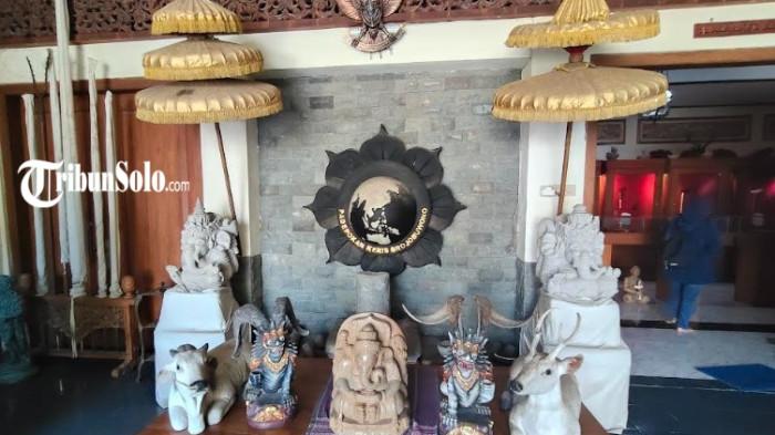 MUSEUM DI KARANGANYAR - Suasana ketika memasuki Padepokan dan Museum Keris Brojobuwono di RT 001 RW 003, Dusun/Desa Wonosari, Kecamatan Gondangrejo, Kabupaten Karanganyar.