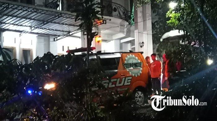 Kronologi Pencari Kayu Bakar Tertimpa Pohon di Karanganyar : Tak Kunjung Pulang, Keluarga Curiga