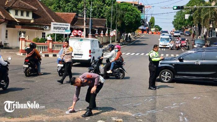 Olah TKP kecelakaan lalu lintas terjadi di Simpang Empat Ponten
