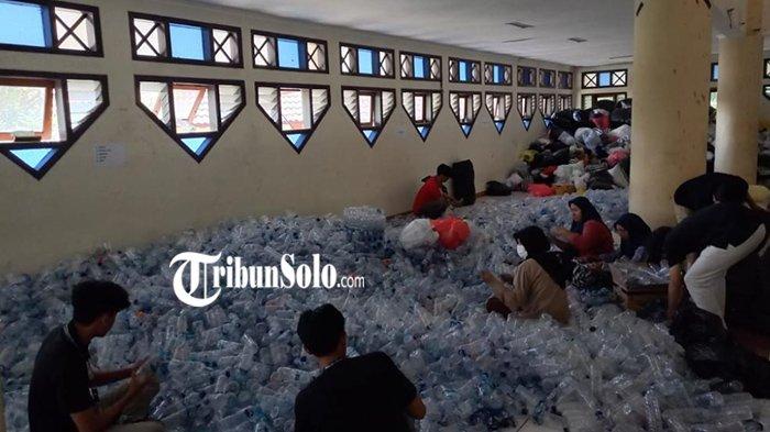 Pemecahan Rekor Muri di PKKMB UNS 2023 Batal, Panitia: Rugi Pikiran dan Tenaga, Tidak Bisa Dibayar