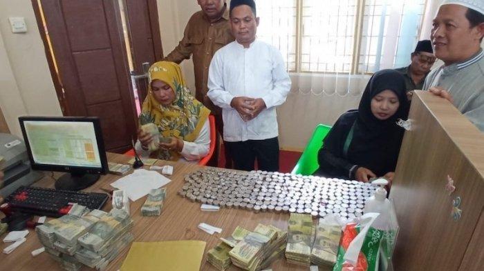 Dua Calon Jemaah Haji Daftar Pakai Uang Receh Seribuan, Kantor Kemenag Aceh Timur Langsung Heboh