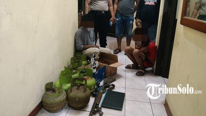 Aksi Bapak-Anak Curi Warung Mie Ayam di Wonogiri : Gondol Ayam Jago Hingga Senapan Angin