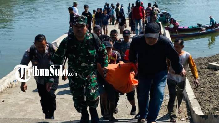 EVAKUASI. Proses pemeriksaan tubuh korban tenggelam di Waduk Kedung Ombo tepatnya di Dukuh Kedunguter, RT 03, Desa Pendem, Kecamatan Sumberlawang, Kabupaten Sragen, di puskesmas Sumberlawang, Kecamatan Sumberlawang, Kabupaten Sragen, Selasa (16/6/2026). Korban disebut terpeleset.