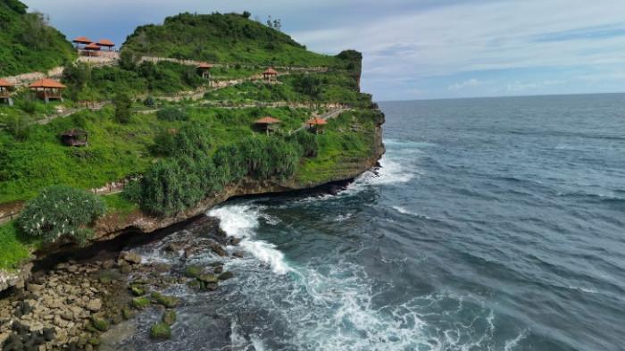 WISATA DI WONOGIRI - Pemandangan Pantai Klotok Wonogiri pada Januari 2025 diabadikan seorang wisatawan dan dibagikan di laman ulasan Google Maps.