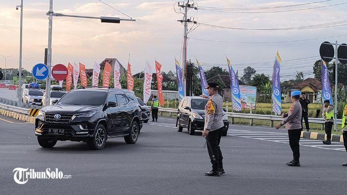 Pemantauan arus lalu lintas di Exit Prambanan Tol Solo-Jogja