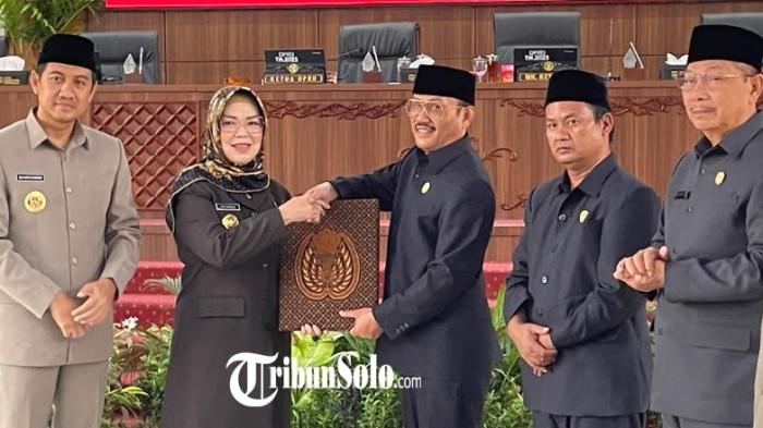 Bupati Etik Hadir di Rapat Paripurna DPRD Sukoharjo, Bahas Raperda APBD dan Raperbup Anggaran 2026