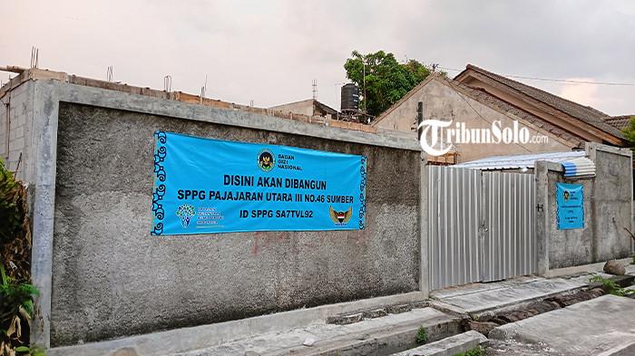 LOKASI SPPG - Lokasi rencana pembangunan SPPG di RT 1 RW 11 Kelurahan Sumber, Banjarsari, Solo yang berdekatan dengan kediaman Wakil Presiden RI Gibran Rakabuming Raka, difoto Rabu (15/10/2025). Warga menyampaikan kekhawatiran atas pembangunan SPPG di lingkungan mereka.