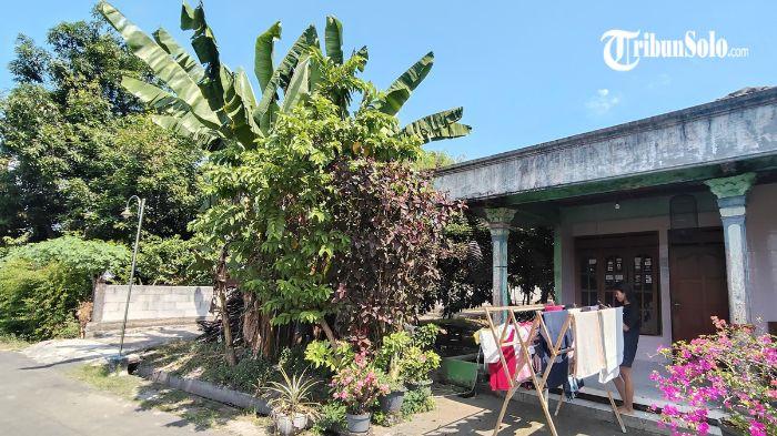 TEROR POCONG - Penampakan lokasi teror pocong jadi-jadian di warga RT 02, RW 01, Dusun Tawang, Desa Macanan, Kecamatan Kebakkramat, Kabupaten Karanganyar, Sabtu (30/5/2026). Kejadian yang viral di media sosial tersebut membuat warga resah dan meminta keamanan lingkungan diperketat.