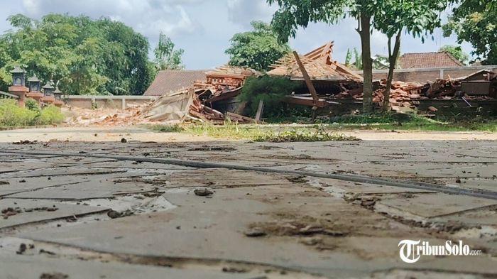 Penampakan rumah Joglo megah yang dirobohkan