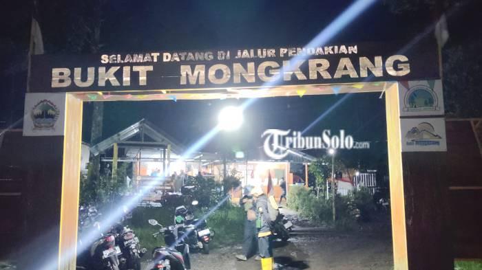 DIHENTIKAN SEMENTARA. Penampakan Basecamp Mongkrang pada Kamis (22/1/2026) malam. Pencarian pendaki hilang berhenti sementara dan dilanjutkan besok.
