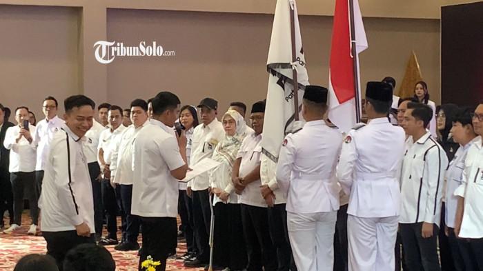 PELANTIKAN PENGURUS - Pengurus DPW dan DPD PSI se-Jawa Tengah resmi dilantik langsung oleh Ketum PSI Kaesang Pangarep, di Hotel Sunan Solo, Kamis (8/1/2026). Putra bungsu Presiden RI Ke-7 Joko Widodo (Jokowi) tersebut menargetkan PSI Jateng untuk menang mutlak pada Pemilu 2029 mendatang.