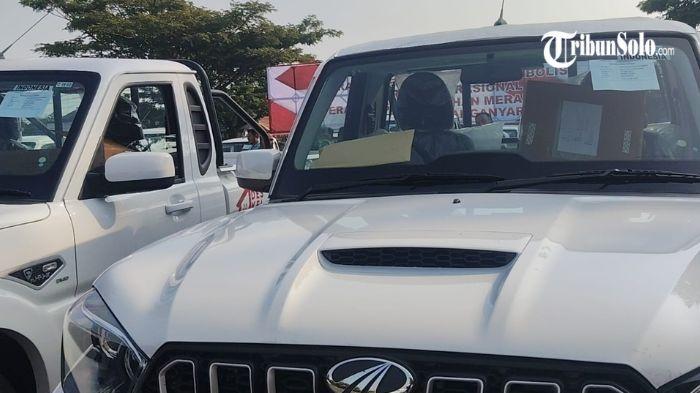 Penyerahan 30 unit mobil pick up Mahindra Scorpio 4x4 ke kepala unit KDMP