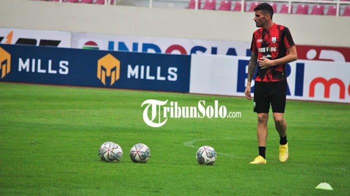 Peran Ganda Fernando Rodriguez di Persis Solo : Tak Cuma Ngegolin, Kini Bantu Tim Jaga Pertahanan