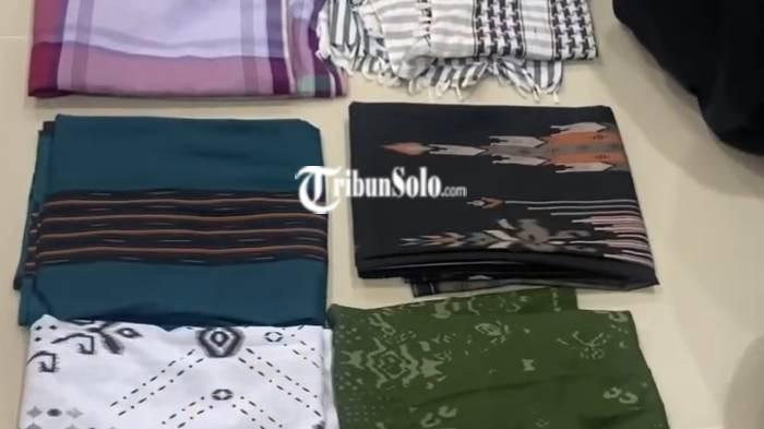 PERANG SARUNG. Belasan remaja di Solo diamankan petugas kepolisian usai nekat akan gelar perang sarung hingga hampir membahayakan pengguna jalan yang melintas di depan TPU Purwoloyo, Kecamatan Jebres, Kamis (19/2/2026) dini hari.