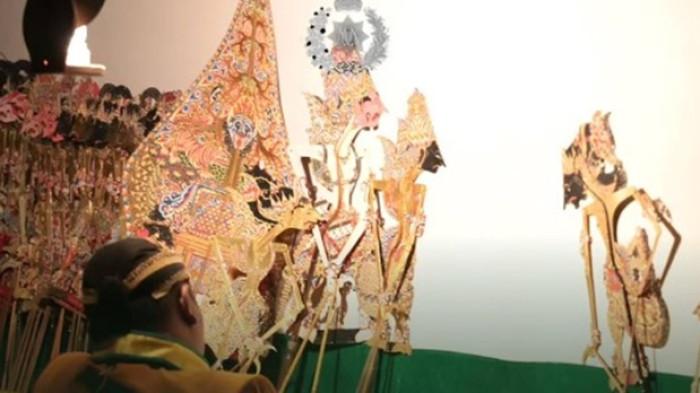 SEKOLAH DALANG - Pergelaran Wayang Kulit Pasinaon Dalang ing Mangkunegaran. 

Pasinaon Dalang ing Mangkunegaran mengadakan acara pergelaran wayang kulit menampilkan Dalang M.Dm. Sujarwo Joko Prehatin S.Sn. (Pangesuh Pedalangan Praja Mangkunagaran) membawakan lakon Nakulo Kromo.